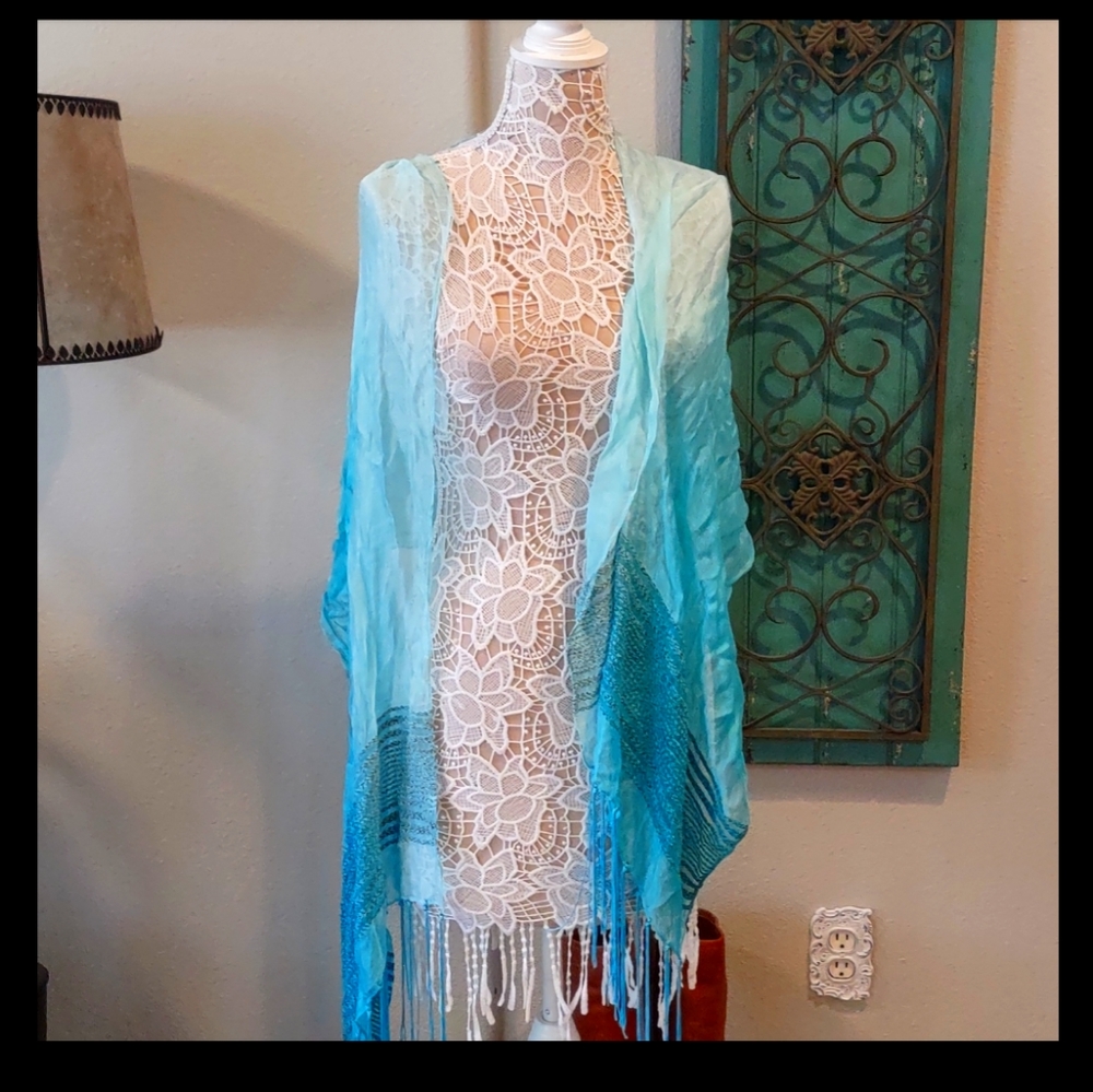 Gorgeous ombre light blue scarf